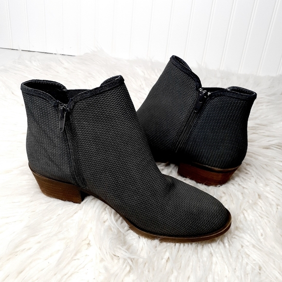 kensie Women's Gerona Ankle Boot E898 - Picture 5 of 11